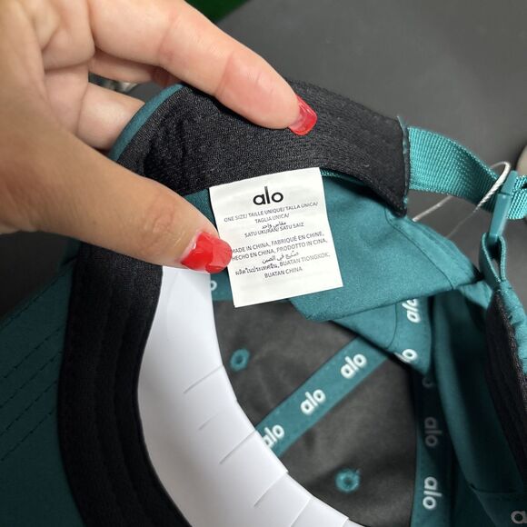 Alo Yoga Off-Duty Soft Cap Green Adjustable Hat Peaked Sun Hat Baseball Cap NWT - Picture 8 of 8
